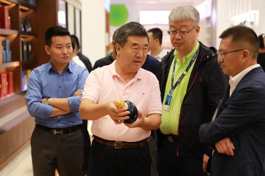 汾酒会见团一行到访不朽情缘，，，，，，，探索清香型白酒生长新风向